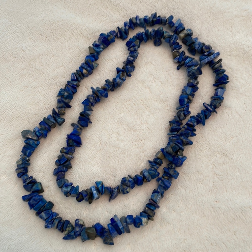 Agate tumbled stone necklace in varying shades of medium blue, tan and cream